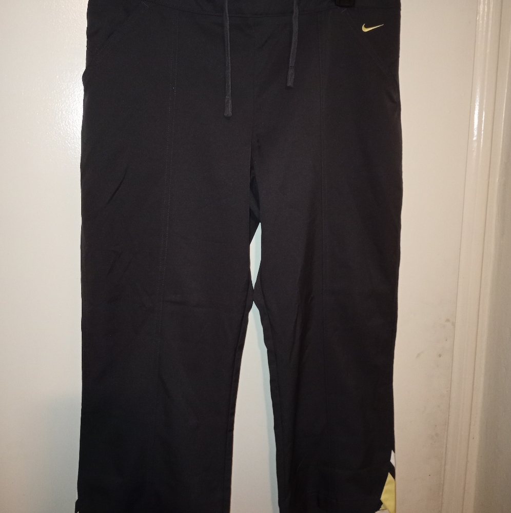 Womens Nike Cropped Track Pants. Size M